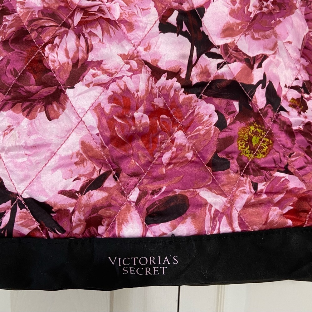 Victoria’s Secret NWT Satin Floral Quilted Weekender Tote Bag Purse Crossbody - Picture 3 of 8